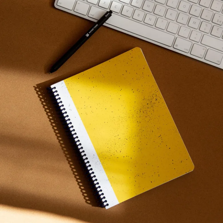 Carnet A5 - Hubble jaune (configurable)